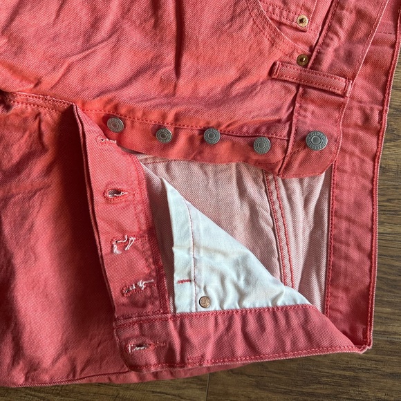 Levis 501 Jeans Mens 32x34 Salmon Pink Denim Button Fly White Buttons Red Tab - Picture 2 of 5